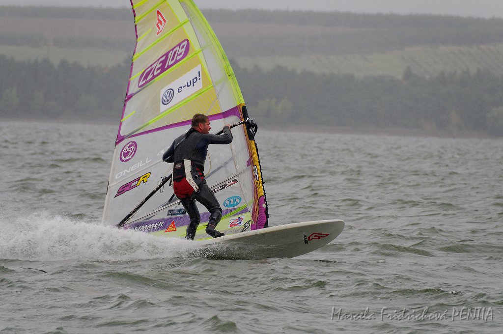 D2015-052-1011u.jpg