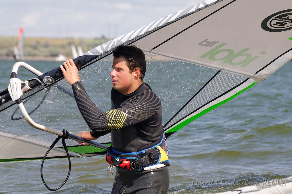 D2015-052-0038u.jpg