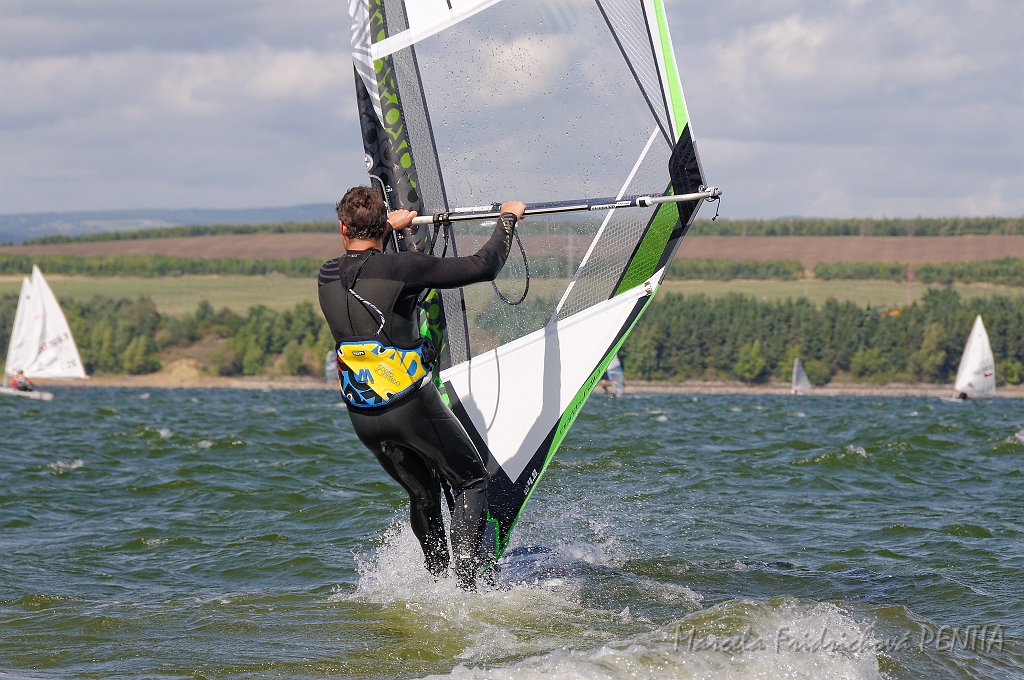 D2015-052-0042u.jpg