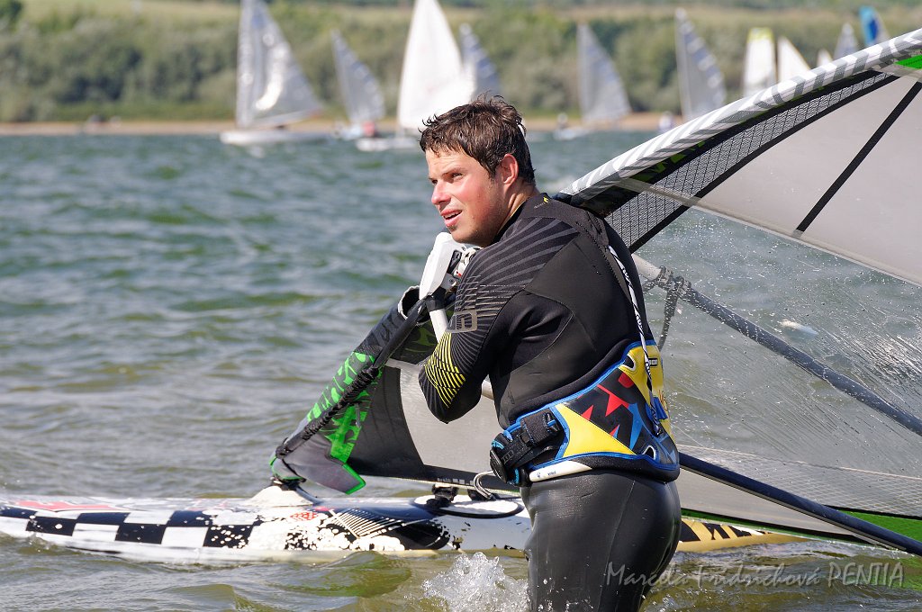 D2015-052-0137u.jpg